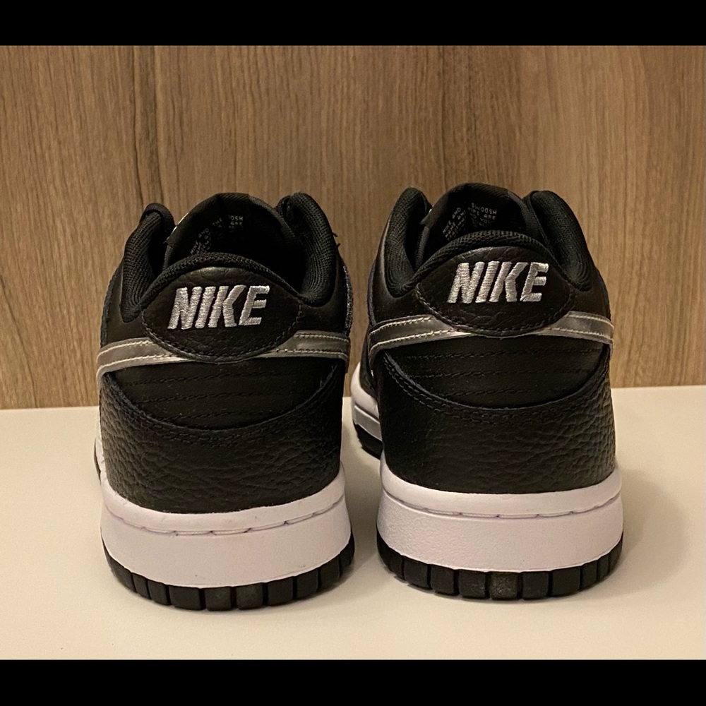 Nike Dunk Low GS x NBA Spurs DC9560-001 Black White Silver Chrome Grey Size 6.5Y - Picture 7 of 11